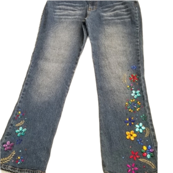 DG beaded Straight Legs blue jean.  Size 10 - Picture 2 of 9